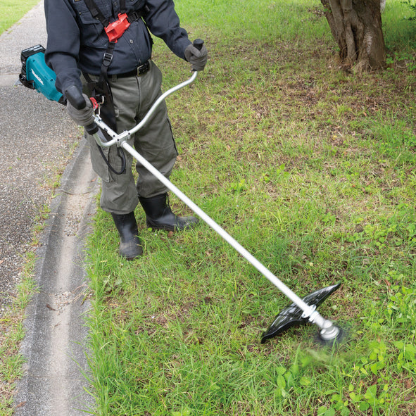 Imagine produs: Motocoasa Makita 18Vx2 DUR369A cu 2 acumulatori si statie de incarcare - Disponibil pe Plantazia.ro